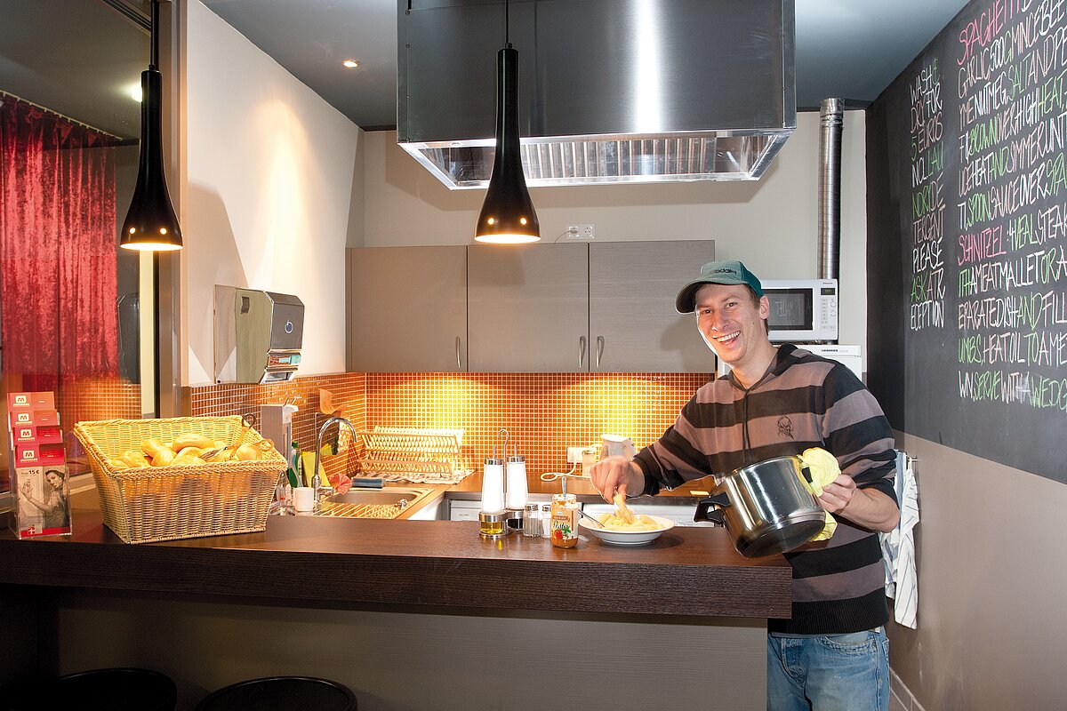 Guest kitchen MEININGER Hotel Salzburg City Center