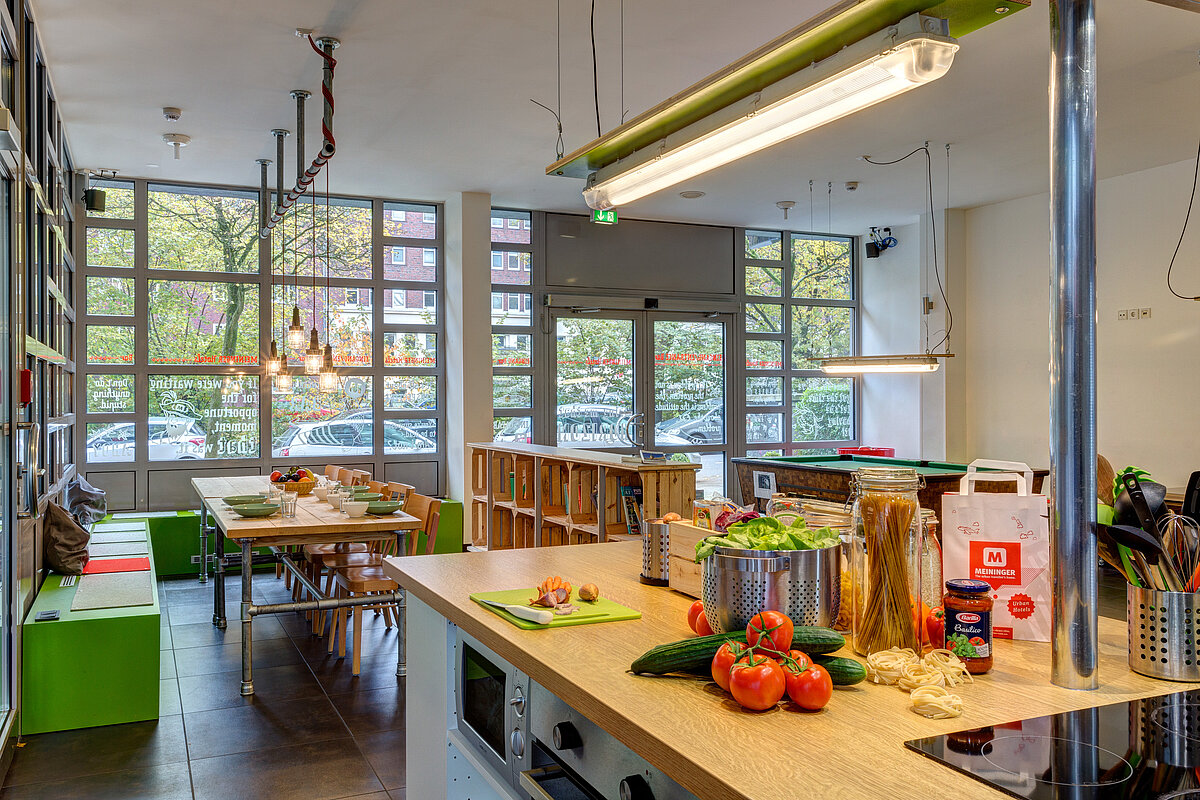 Guest kitchen MEININGER Hotel Hamburg City Center