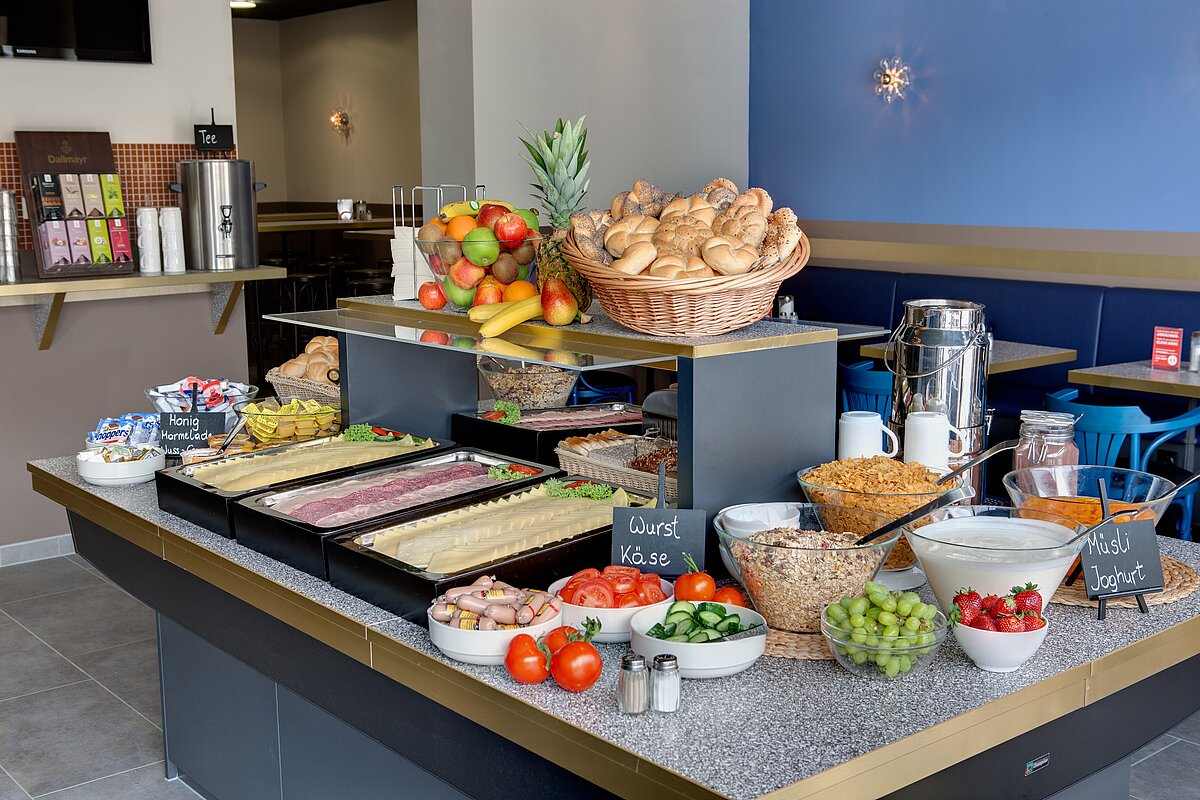 Breakfast room MEININGER Hotel Salzburg City Center