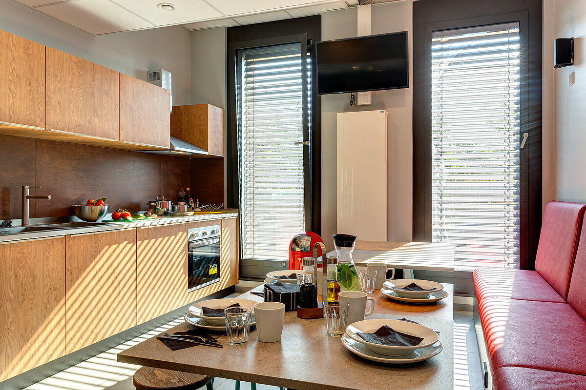 Guest kitchen MEININGER Hotel Berlin Tiergarten