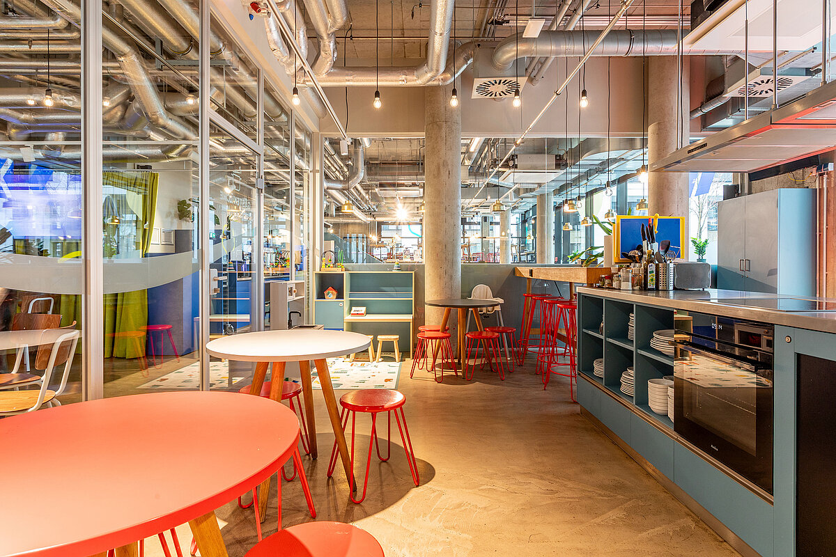 Cuisine commune MEININGER Hotel Berlin East Side Gallery