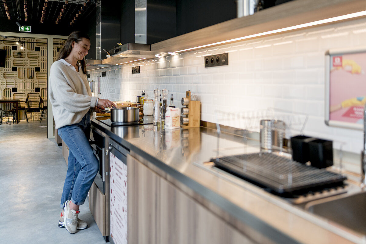 Cocina para huéspedes MEININGER Hotel Bordeaux Gare Saint-Jean