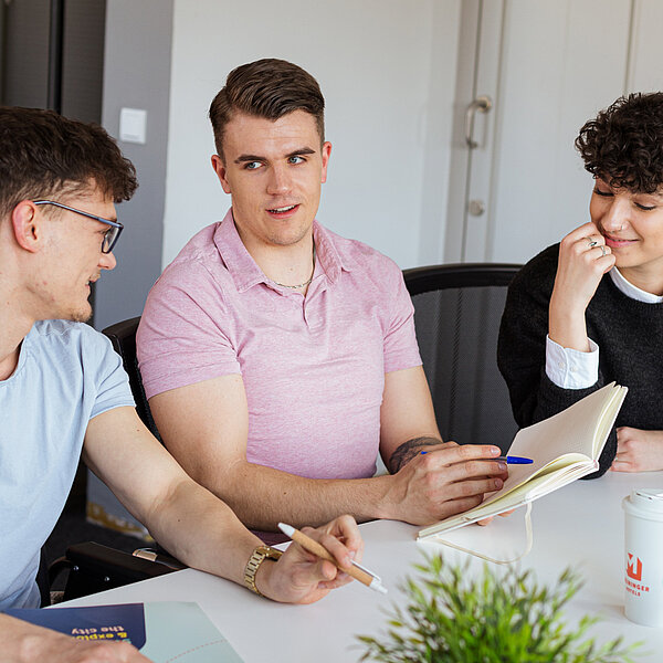 Giovani dipendenti MEININGER nel loro programma di studio duale