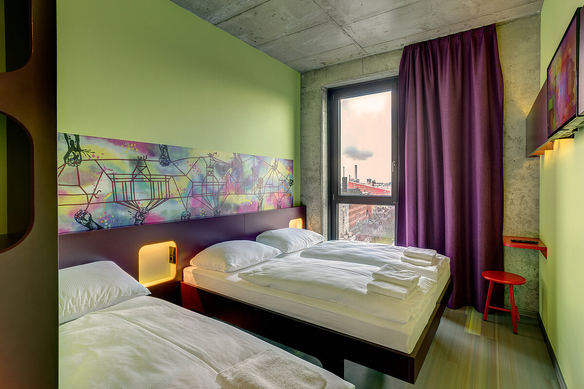 Multi-bed MEININGER Hotel Berlin East Side Gallery