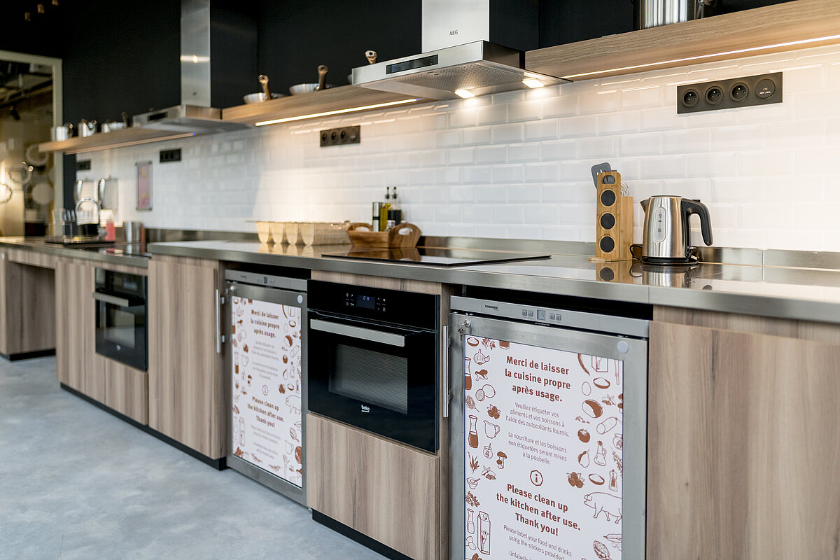 Guest kitchen MEININGER Hotel Bordeaux Gare Saint-Jean