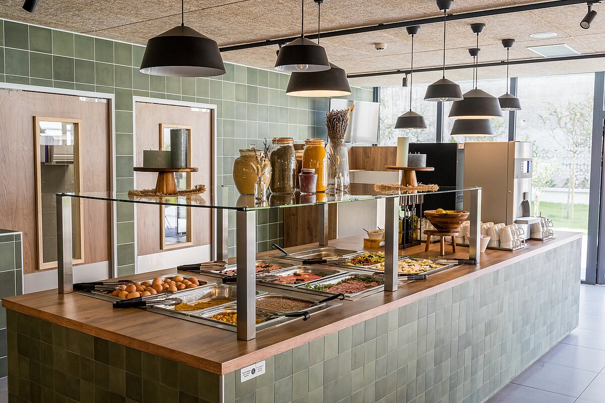 Breakfast room MEININGER Hotel Marseille Centre La Joliette