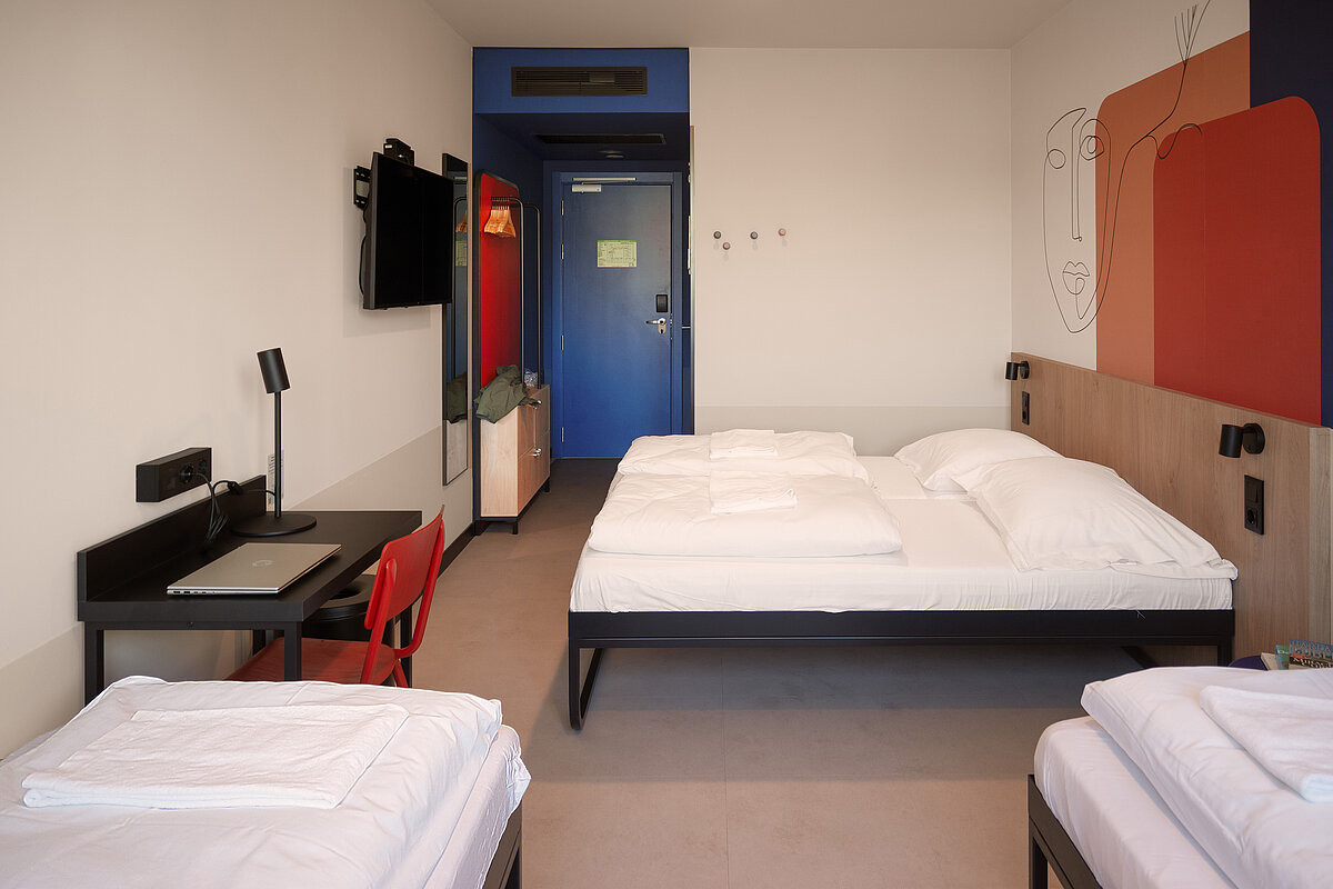 Habitación múltiple MEININGER Hotel Barcelona Fira Gran Via