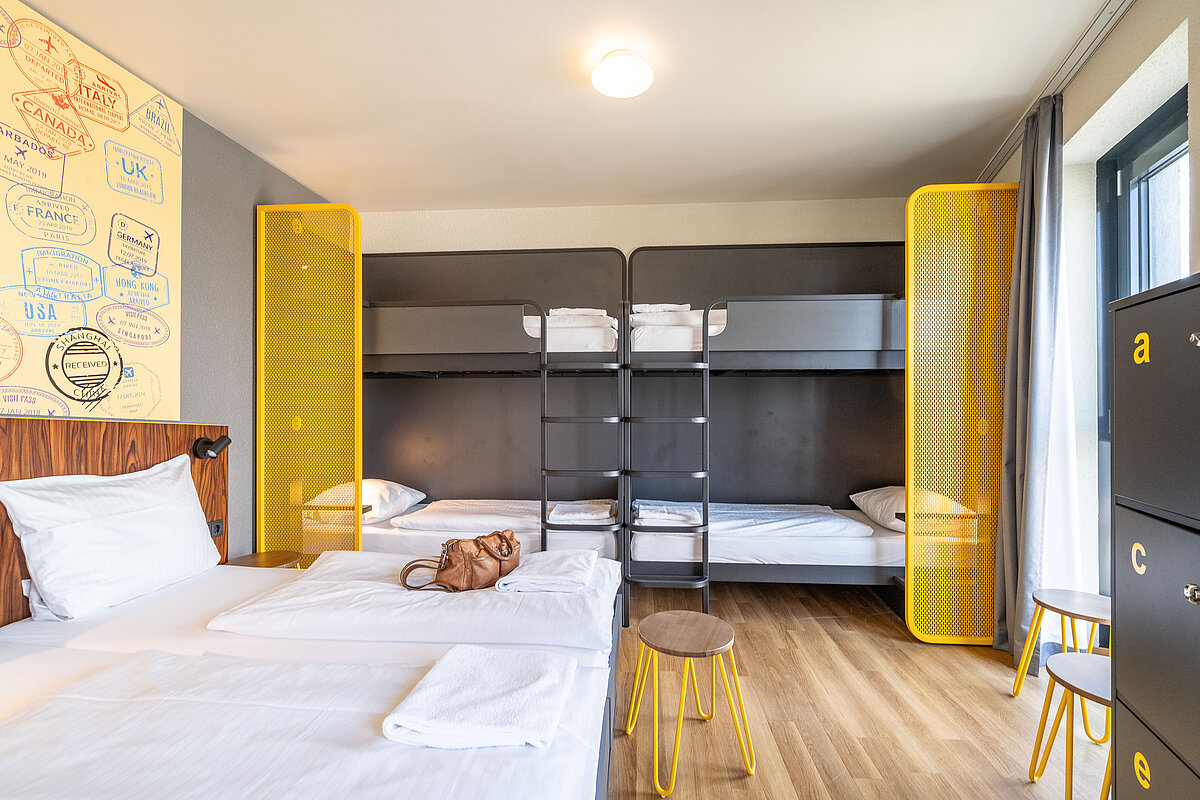 Frankfurt Multi-bedded rooms