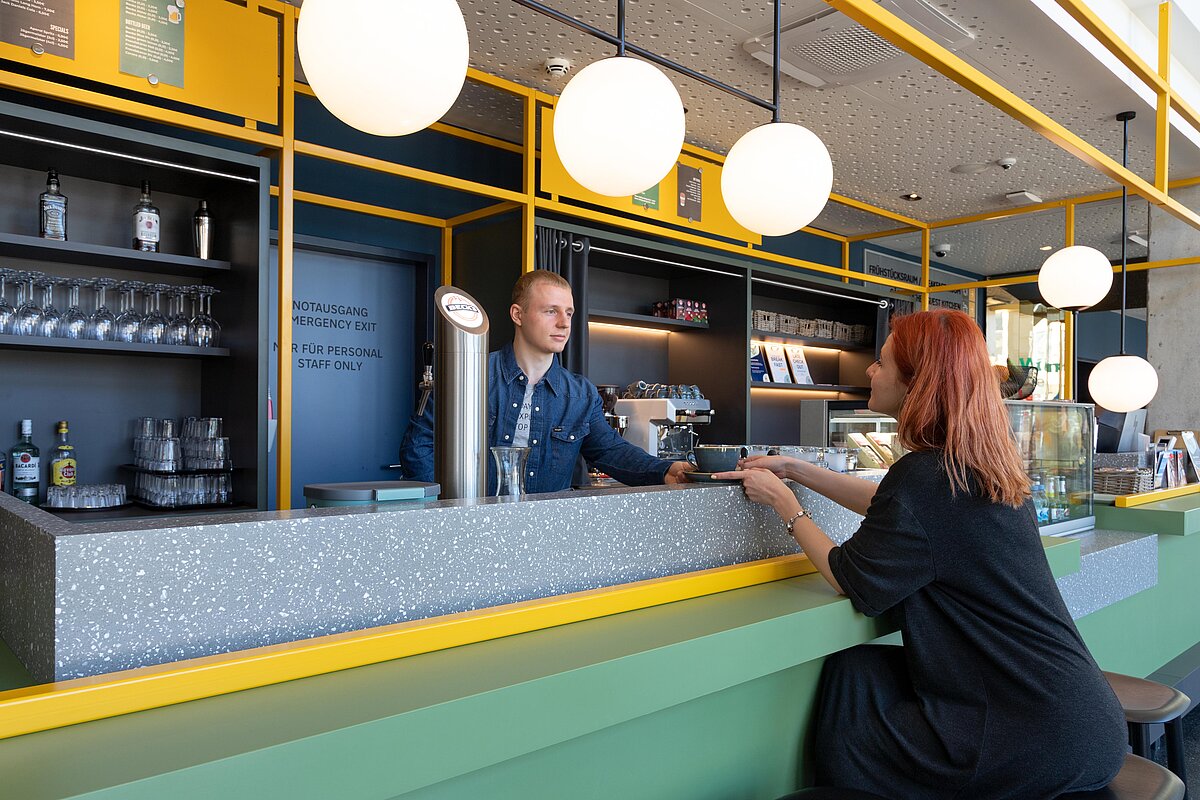 Hotelbar MEININGER Hotel Bremen Hauptbahnhof