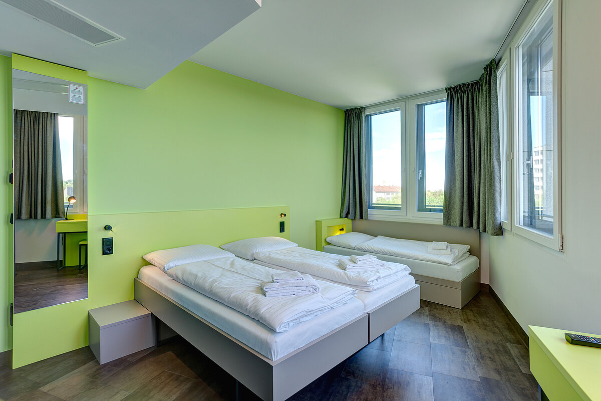 Multi-bed MEININGER Hotel Munich Olympiapark