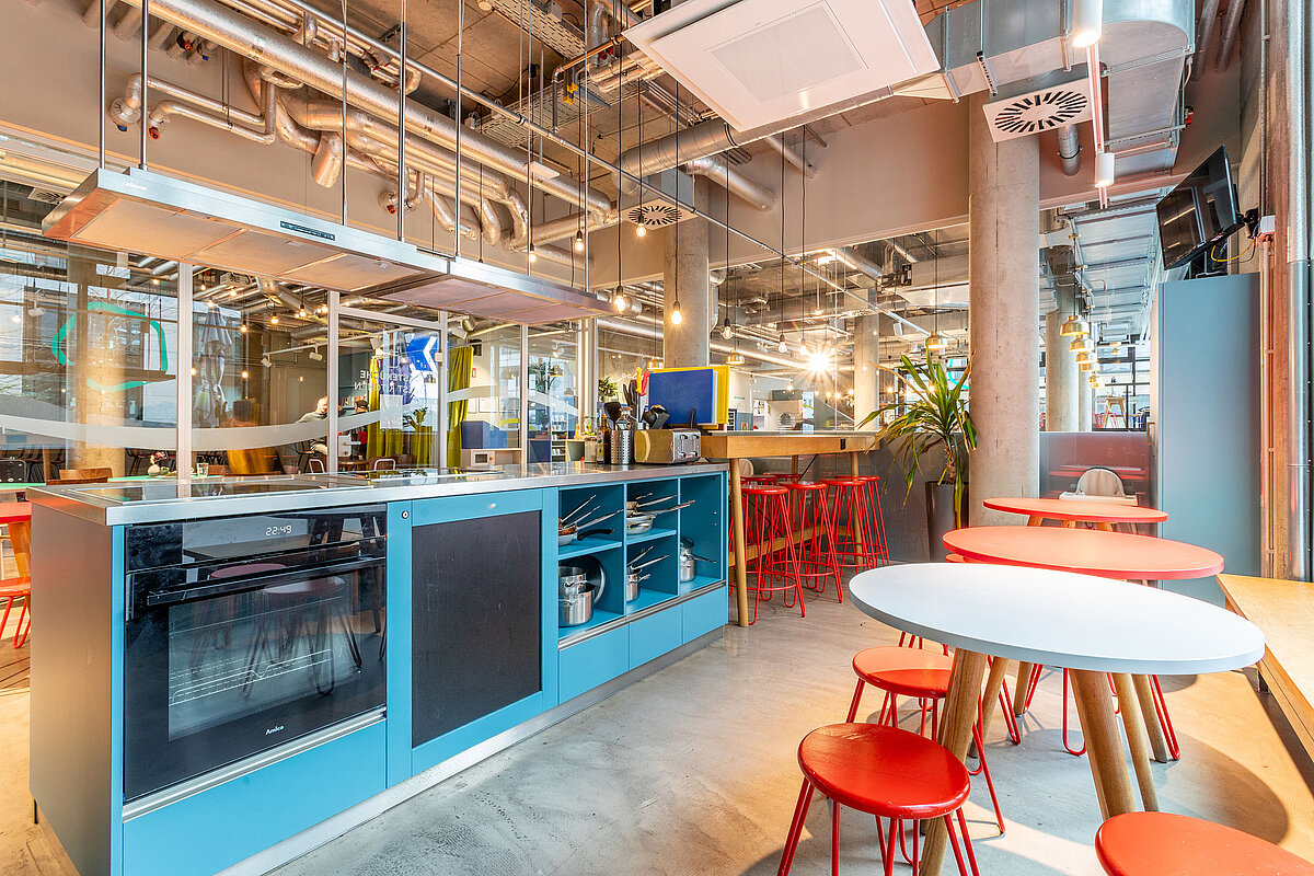 Cuisine commune MEININGER Hotel Berlin East Side Gallery