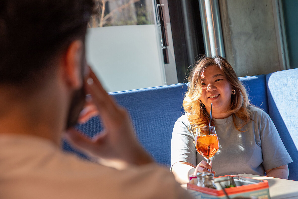 Hotelbar MEININGER Hotel Berlin East Side Gallery