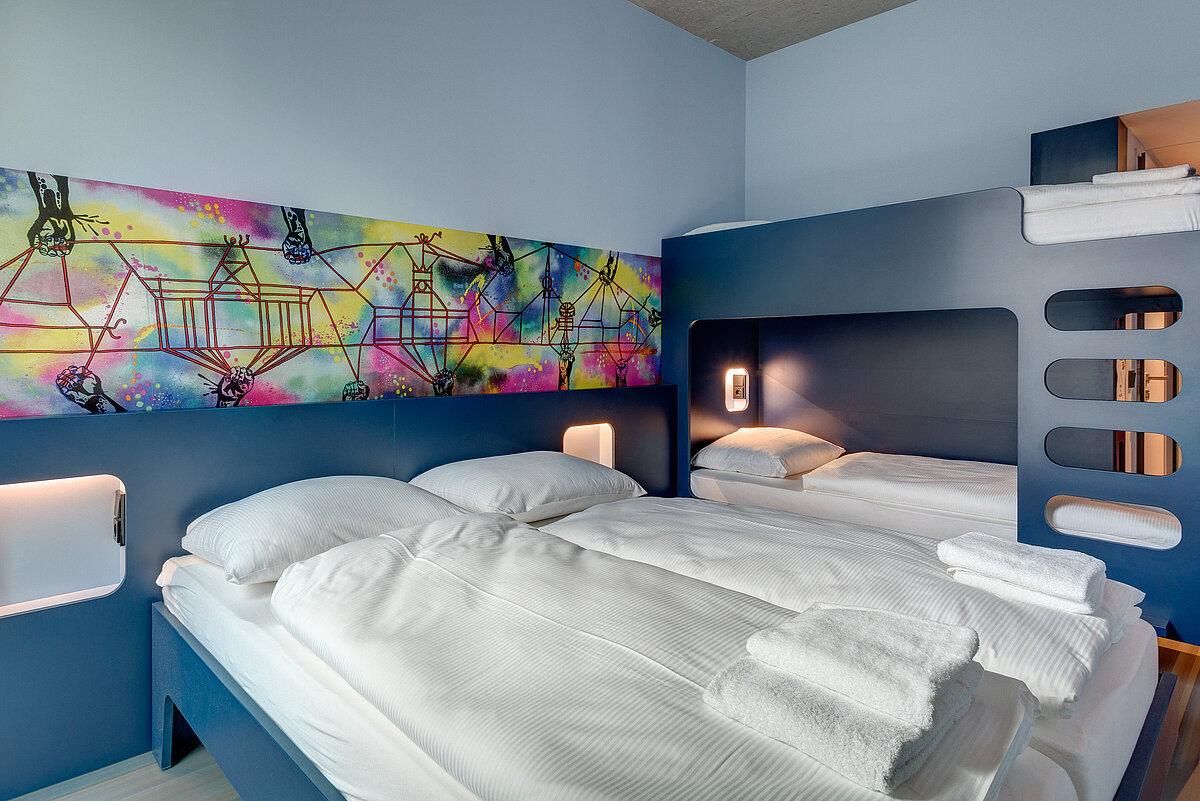 Multi-bed MEININGER Hotel Berlin East Side Gallery