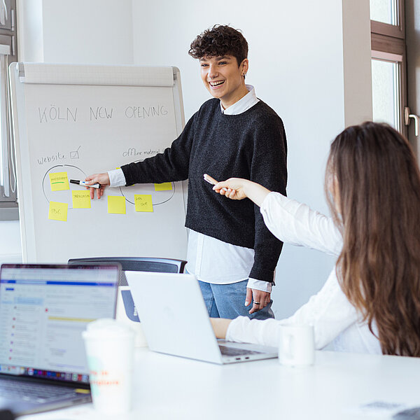 Giovani impiegati MEININGER all'evento M-campus MEININGER