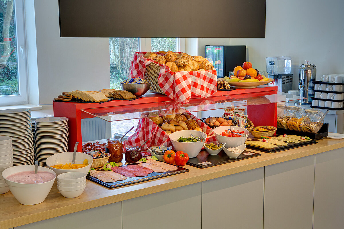 Sala colazione MEININGER Hotel Hamburg City Center