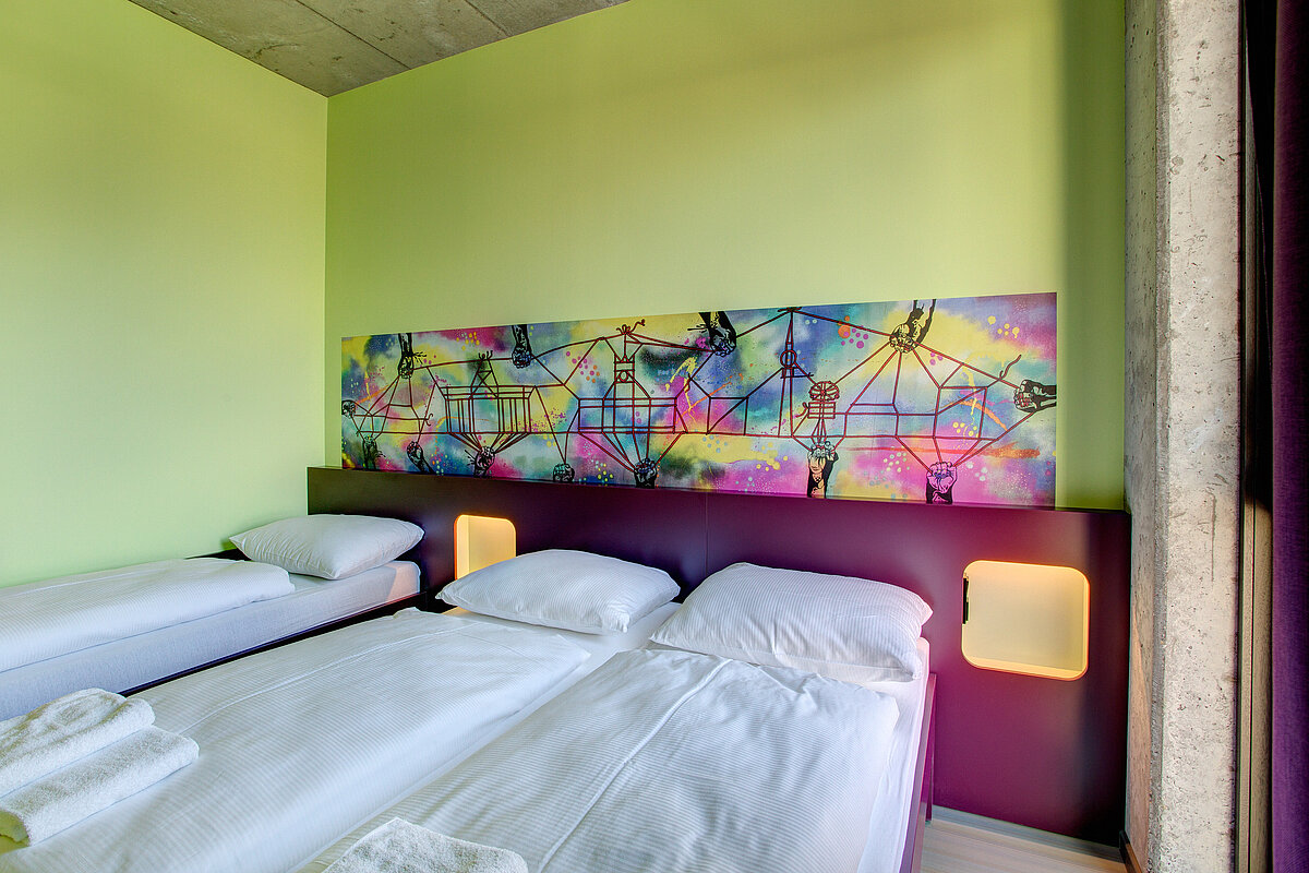 Multi-bed MEININGER Hotel Berlin East Side Gallery