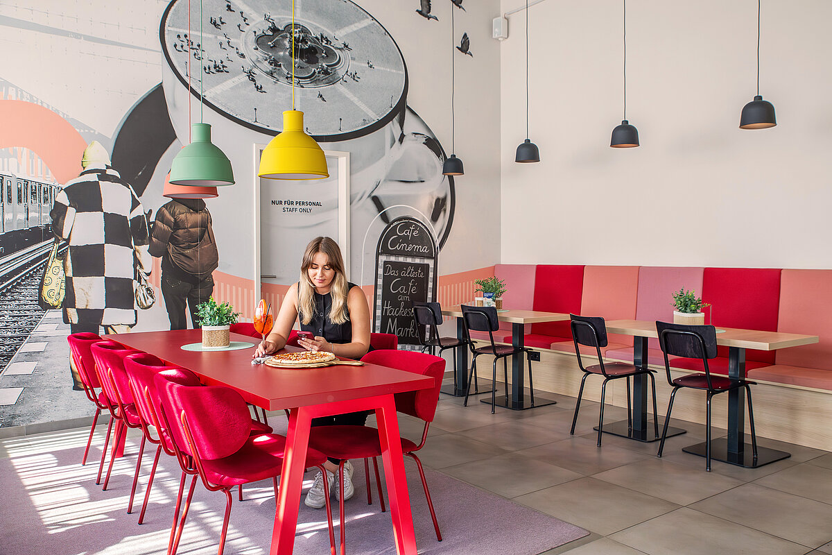 Lounge MEININGER Hotel Berlin Airport