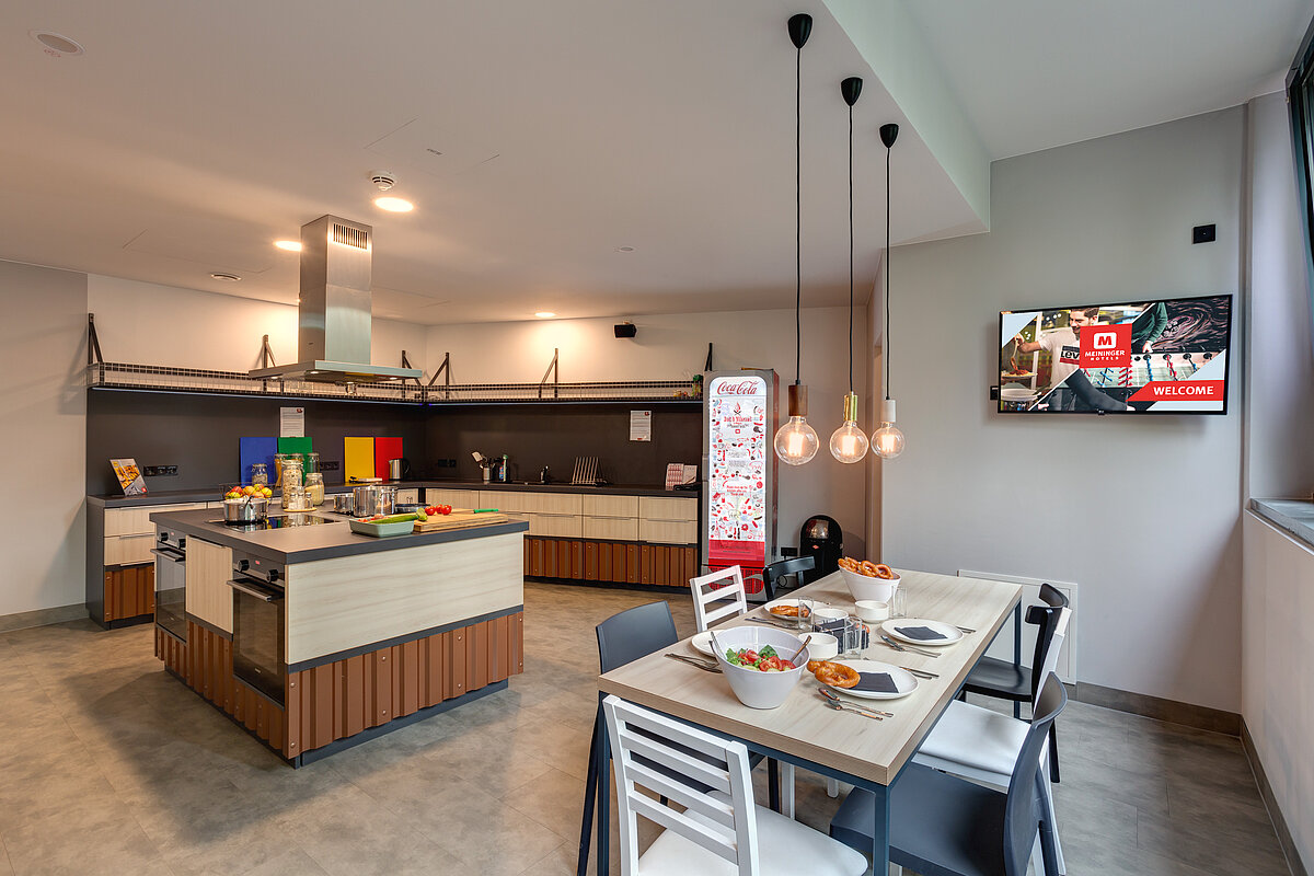 Guest kitchen MEININGER Hotel Munich Olympiapark