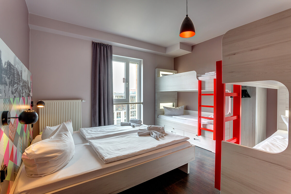 Mehrbettzimmer MEININGER Hotel Berlin Alexanderplatz