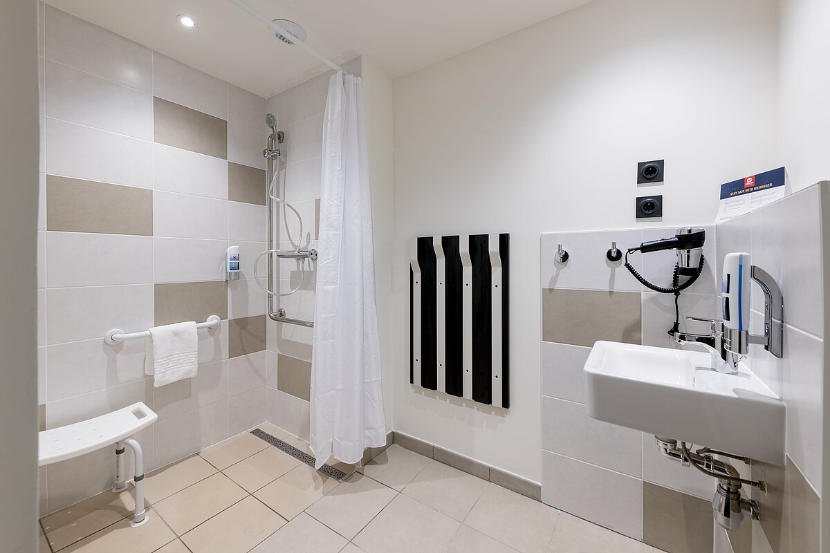 Accessible rooms MEININGER Hotel Bordeaux Gare Saint-Jean