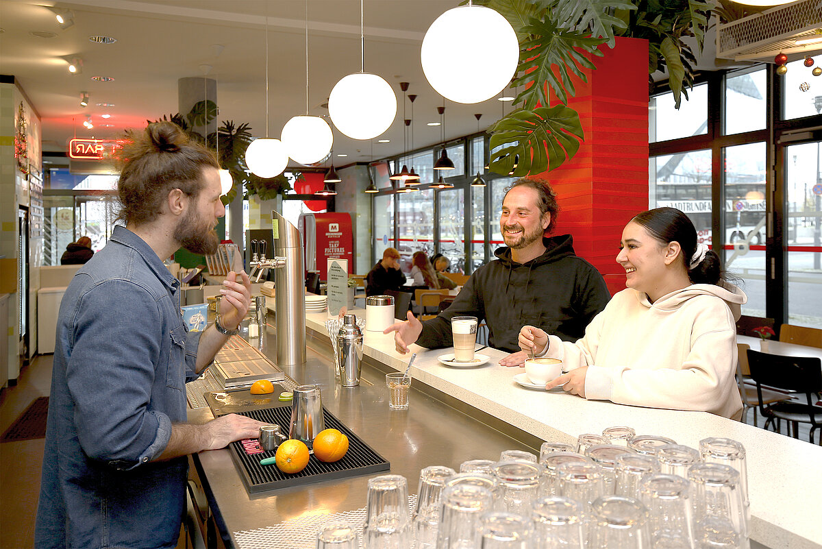 Hotelbar MEININGER Hotel Berlin Central Station