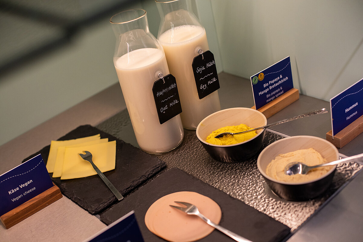 Morgenmadslokale MEININGER Hotel Berlin Airport