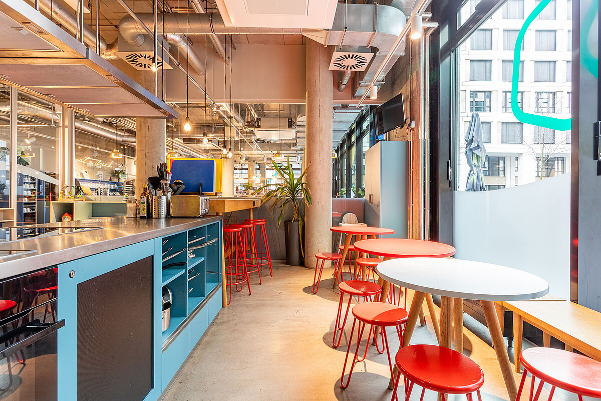 Cuisine commune MEININGER Hotel Berlin East Side Gallery