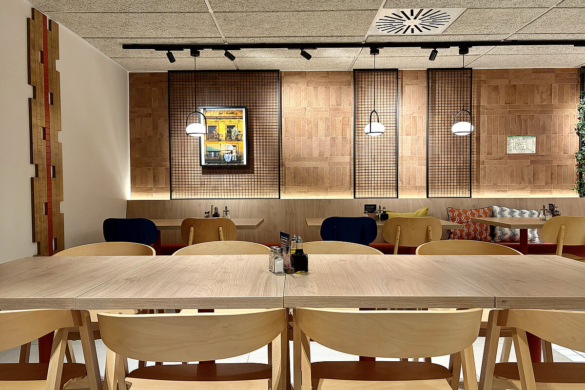 Sala de desayuno MEININGER Hotel Barcelona Fira Gran Via