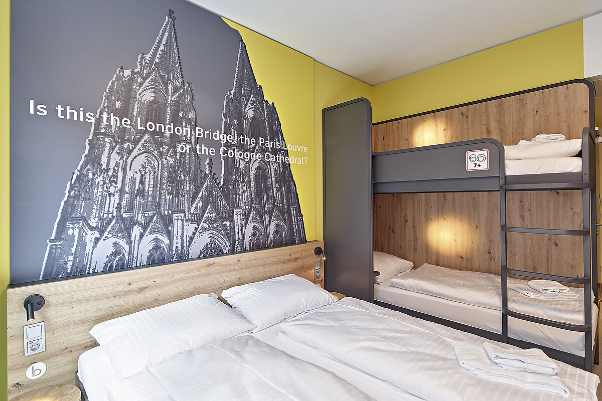 Multi-bed MEININGER Hotel Köln West