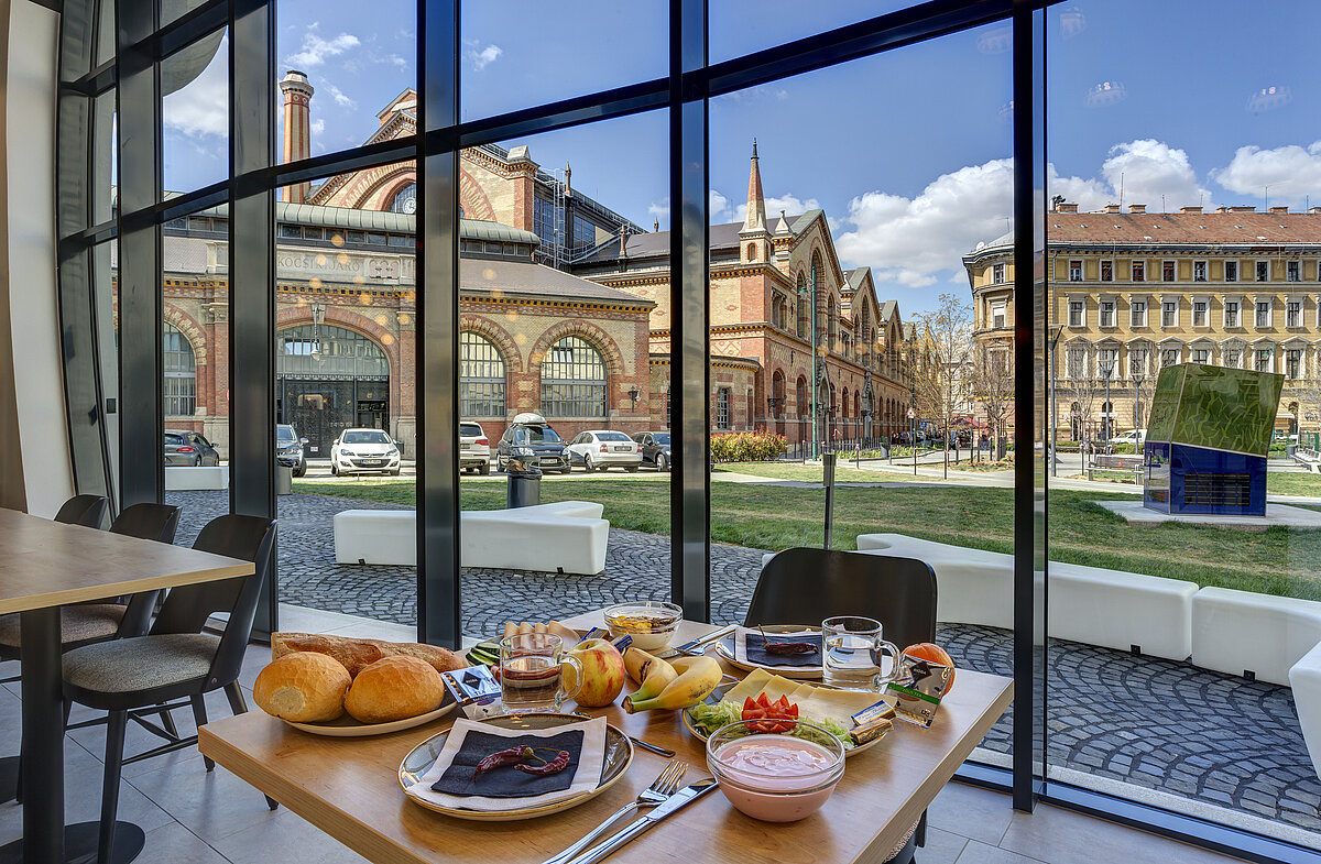 Breakfast room MEININGER Budapest Great Market Hall