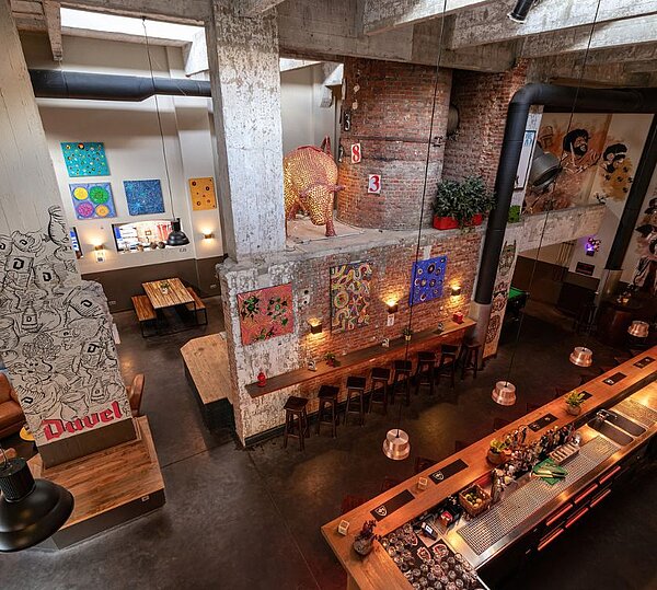 Vista dell'area bar del nostro MEININGER Hotel Bruxelles City Center