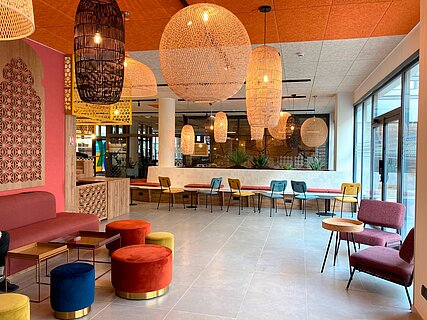 „Bienvenue“ zum vierten MEININGER Hotel in Frankreich: In Marseille öffnet ein besonderes Hotel seine Türen 