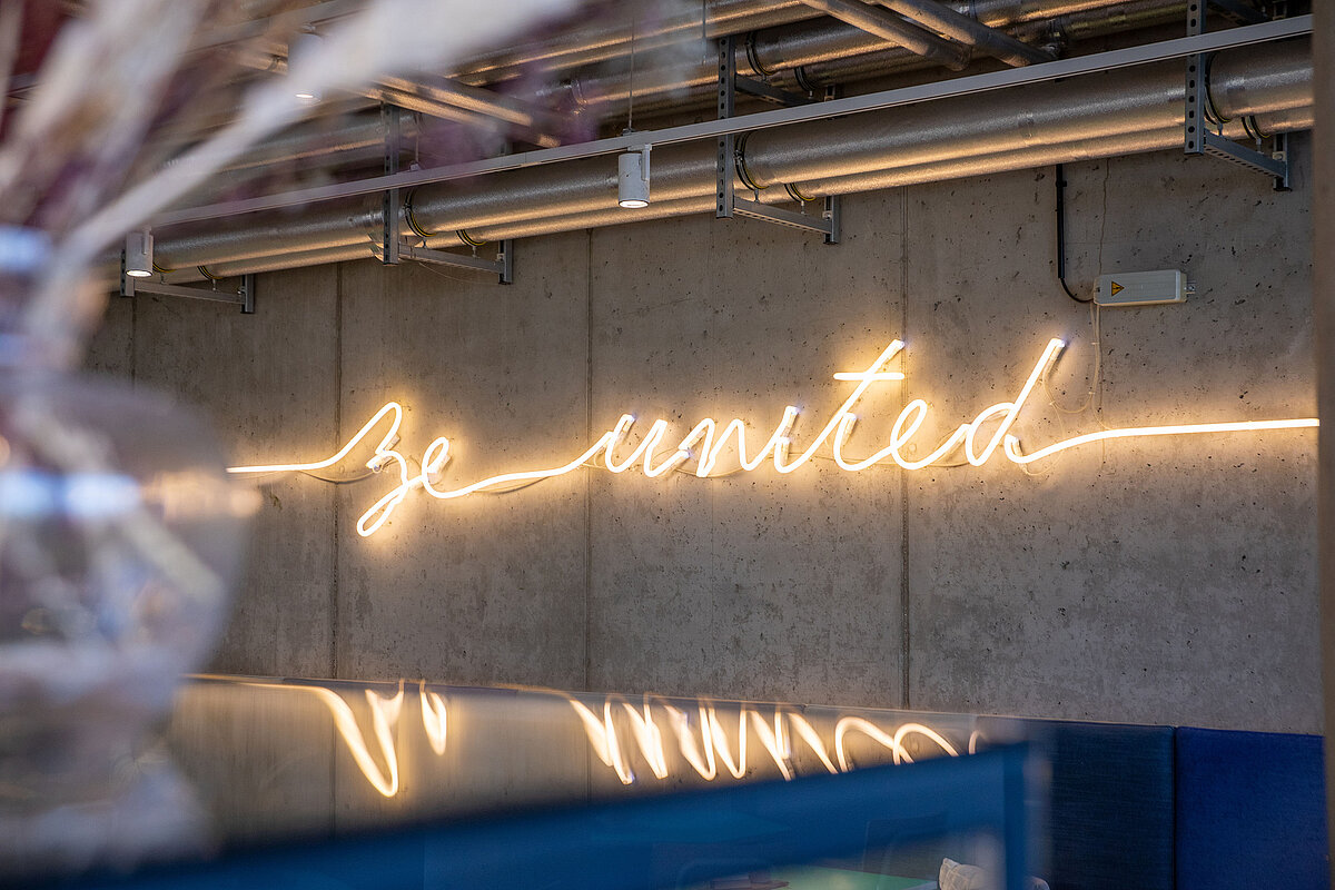 Hotelbar MEININGER Hotel Berlin East Side Gallery