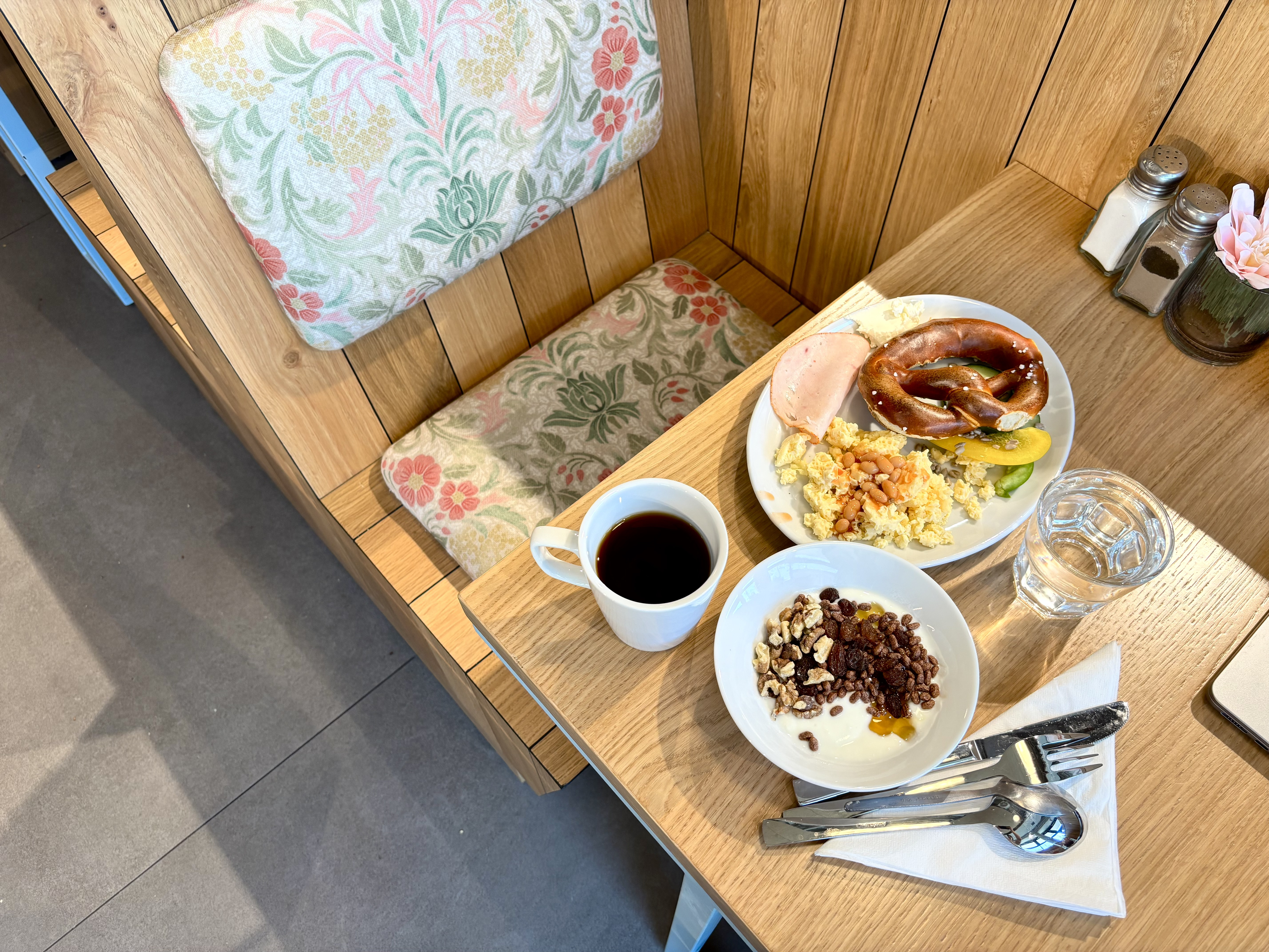 Sala de desayuno MEININGER Hotel München Zentrum