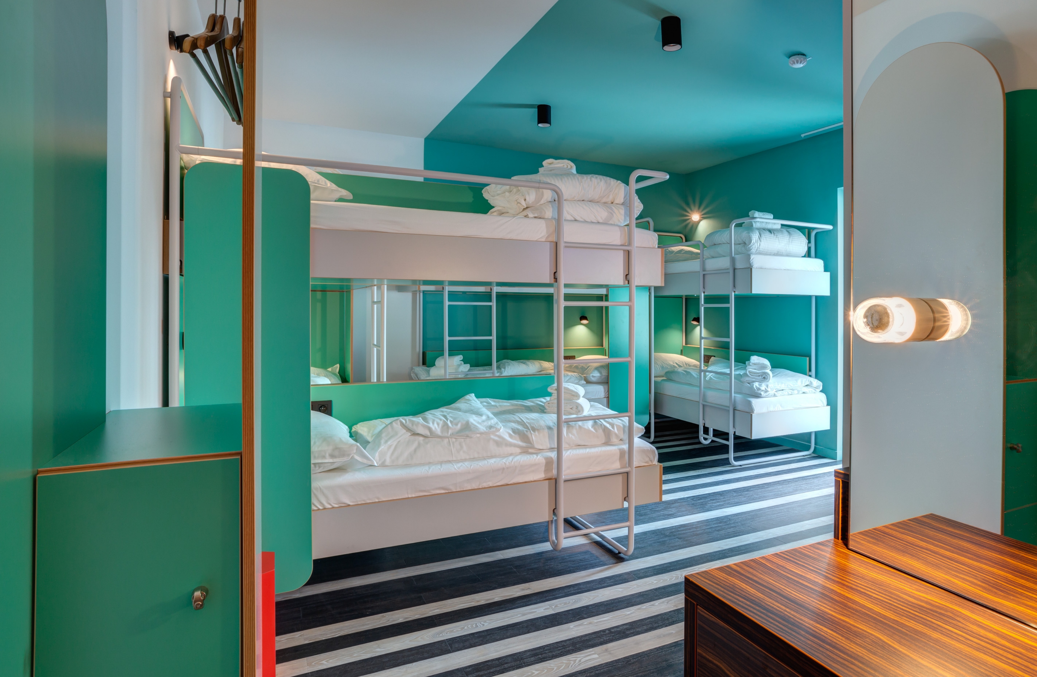 A multi-bedded room suitable for backpackers at MEININGER Hotels